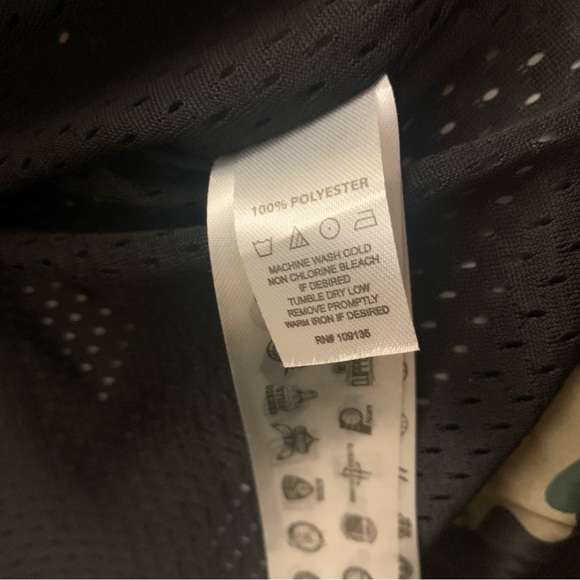 NBA Chicago Bulls Camo Nylon WindBreaker Woodland mesh size large lined snaps - Picture 6 of 8